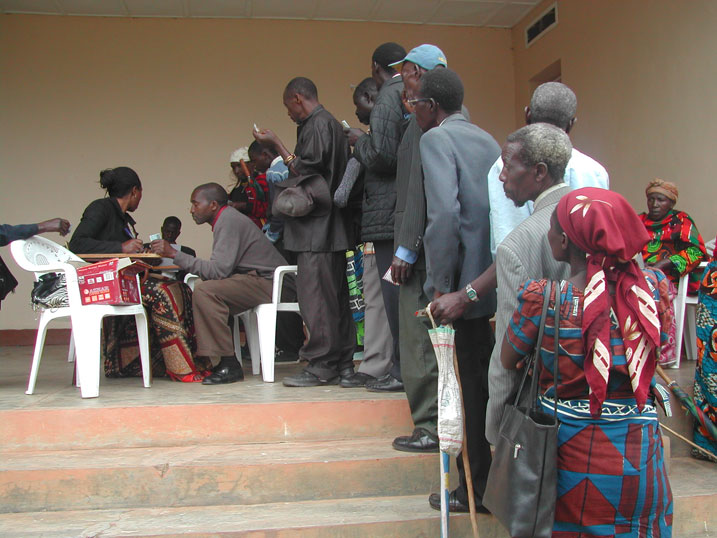 Ngo amafaranga bahora batanga buri mwaka barashaka kumenya niba ari ay'umusoro.