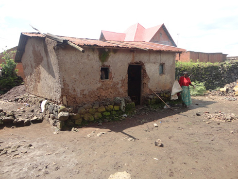 Ngo abonye uwamuha isakaro, iyi nzu ye ntacyo yaba imutwaye.