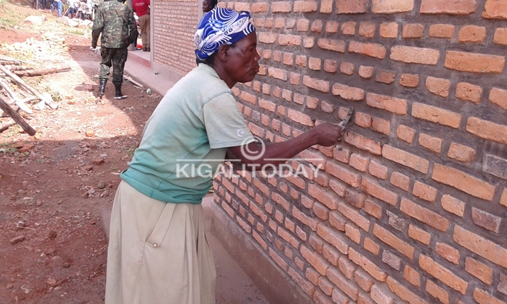 Ngo buri muturage yagiye atanga ubushobozi uko yifite.