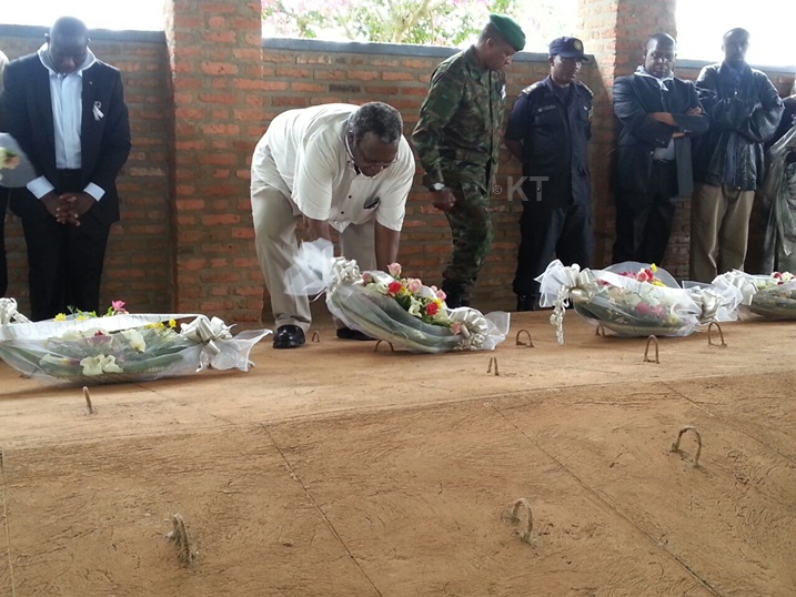 Aha ni mu Karere ka Ngoma. Depite Nkusi Juvenal yifatanyije n'abaturage kwibuka. Aha ni ku Rwibutso rwa jenoside rwa Rukumbeli mu murenge wa Rukumberi, ruhyinguwemo imibiri irenga ibihumbi 35 y'Abatutsi bishwe muri jenoside.