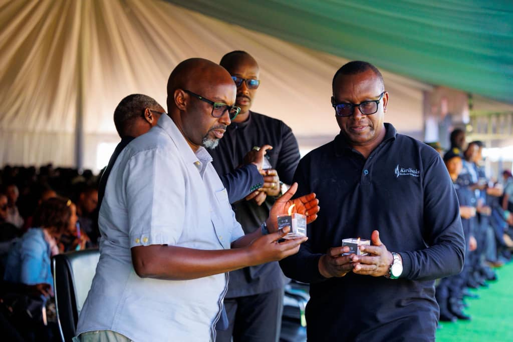 Minisitiri Bizimana Jean Damascène acana urumuri rw'icyizere