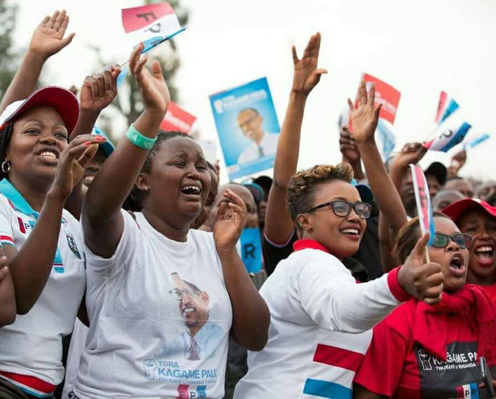 Ni bwo bwa mbere yari yegereye aho Kagame ari, kuko ubundi mbere yabaga ari inyuma.