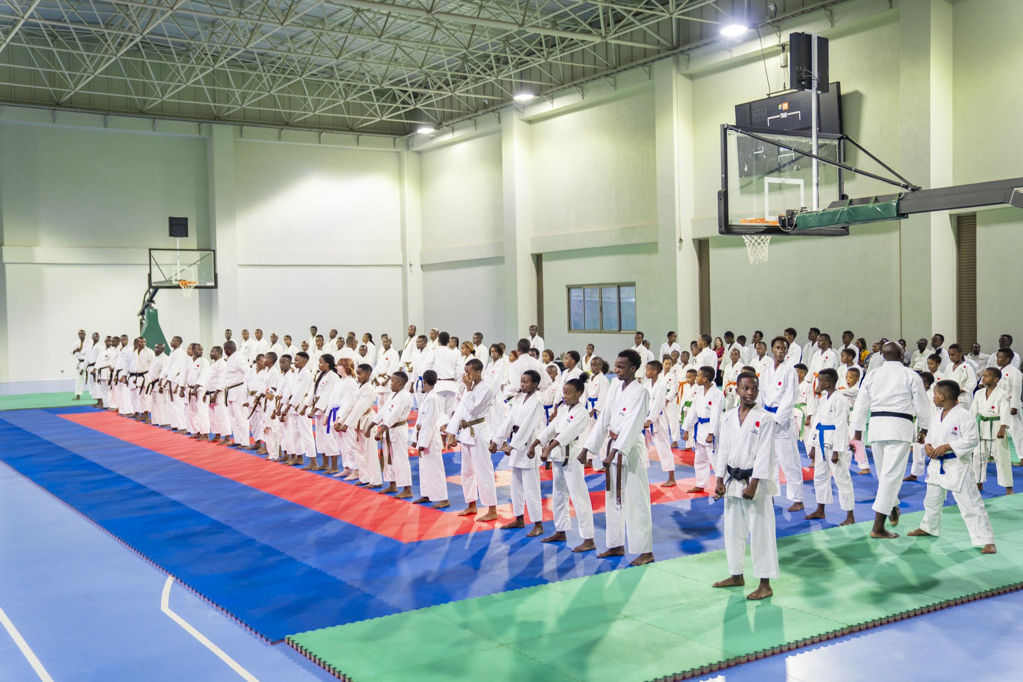 Ni amahugurwa aberamo n'amarushanwa yo kuzamura urwego muri Karate hahatanirwa imikandara itandukanye