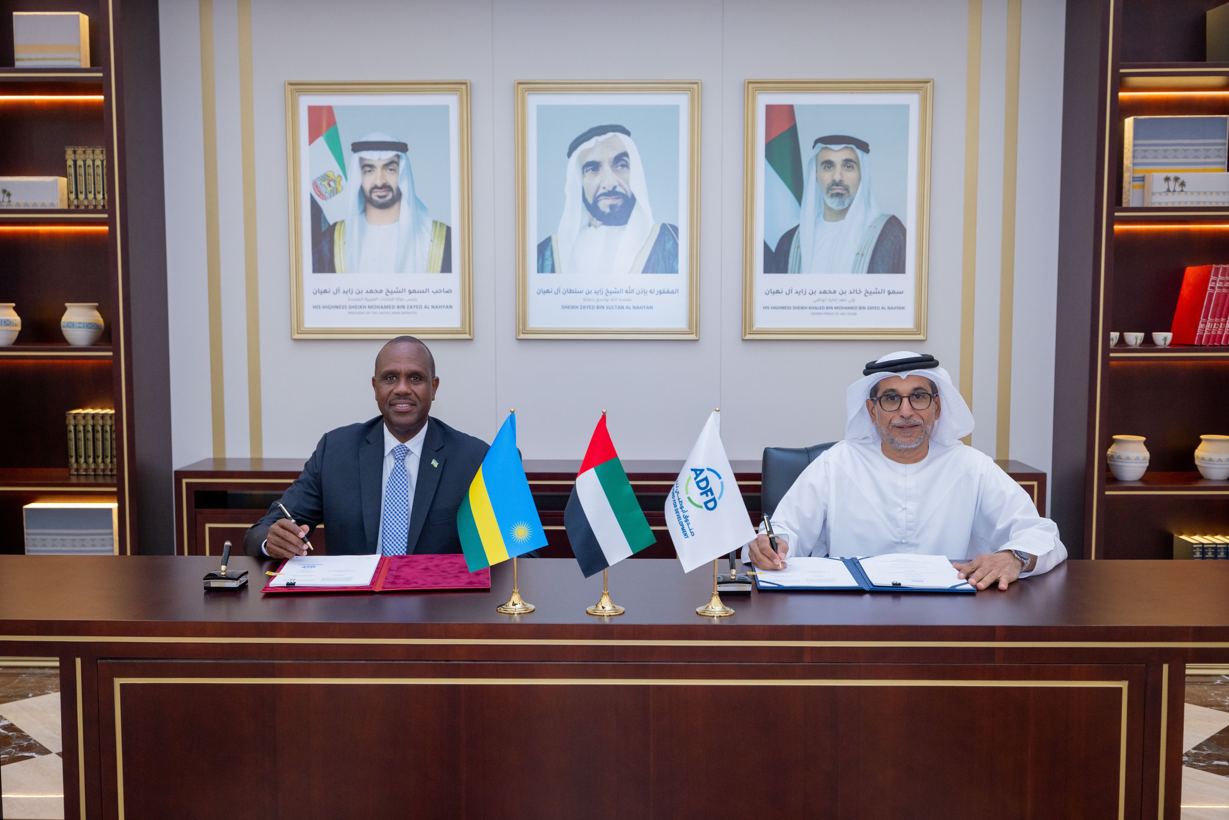 Ni amasezerano y'inguzanyo yasinyiwe i Abu Dhabi