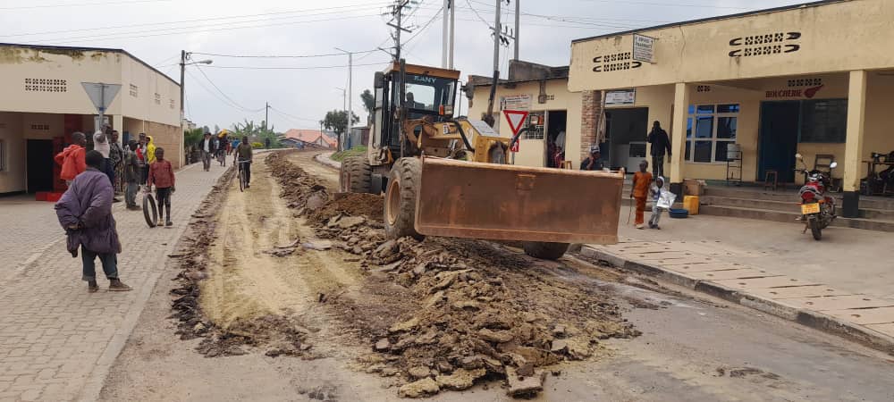 Umuhanda wahise usenywa batangira kuwubaka bundi bushya