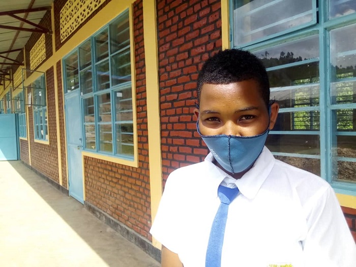 Umuhuza Nicole umunyeshuri wishimiye ko batazongera kunyagirirwa mu ishuri kubera andi mashya bubakiwe