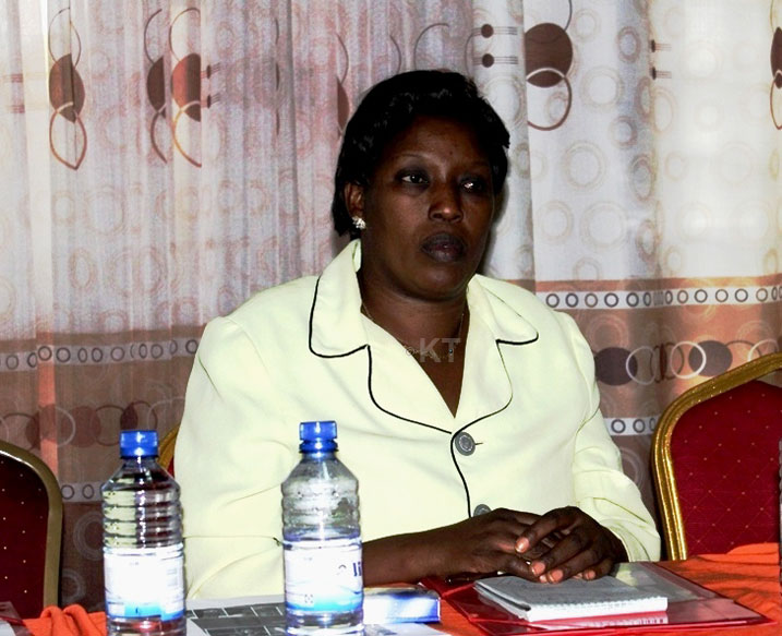 Nirere Madelene, Komosiyo y'Igihugu y'Uburenganzira bwa Muntu, avuga ko abarangiza imanza batarabigize umwuga bazakomeza kuvuganirwa igihe bibaye ngombwa ariko na bo akabasaba kwitwararika mu kazi bakora. 