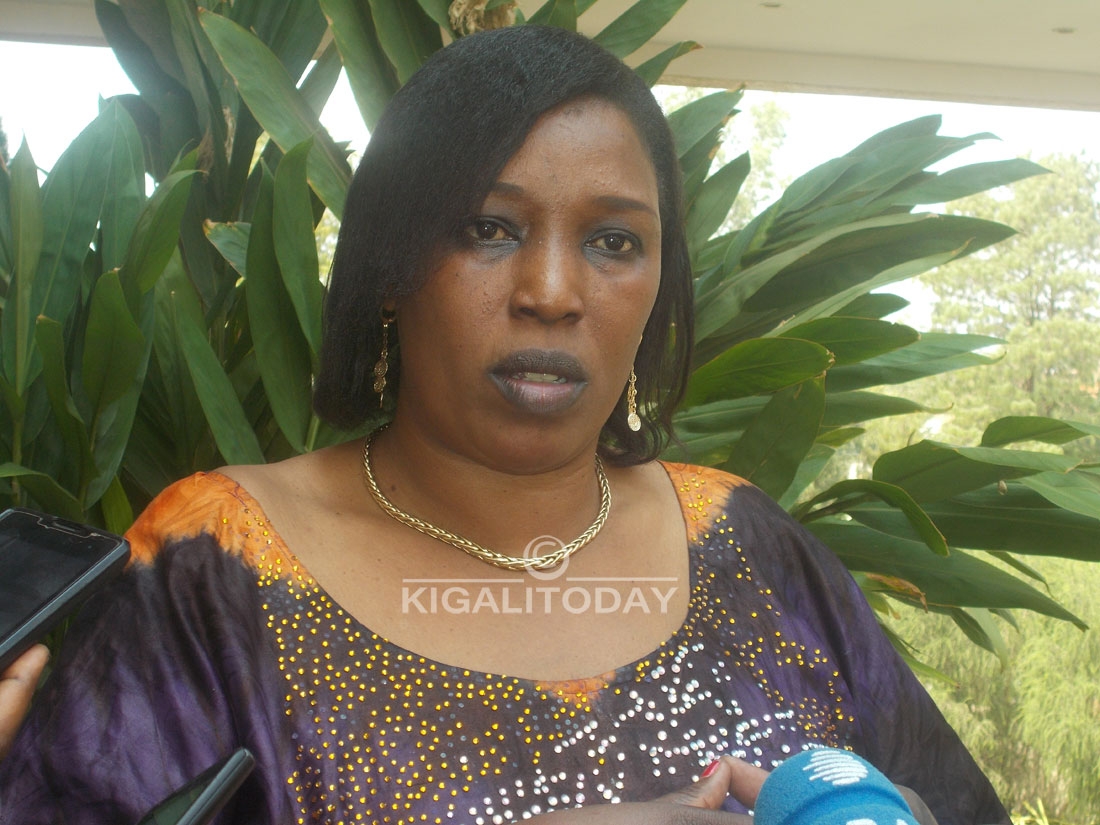 Nirere Madeleine uhagarariye komisiyo y'uburenganzira bwa muntu mu Rwanda avuga ko imfashanyigisho zigisha kuburenganzira bwa muntu ziri kongerwa mu mashuri