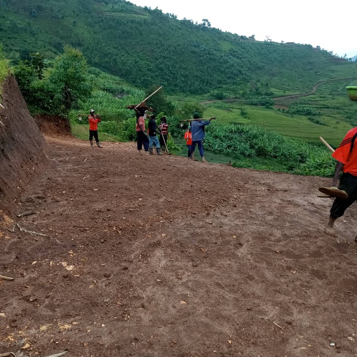 Niringiyimana yashyize abakozi mu muhanda yakoze barawagura