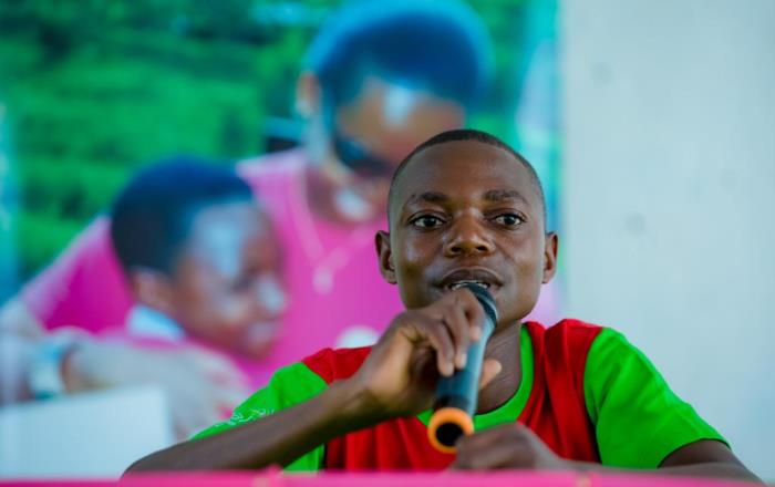 Niringiyimana aganiriza urubyiruko ku byiza byo gukorana ubushake