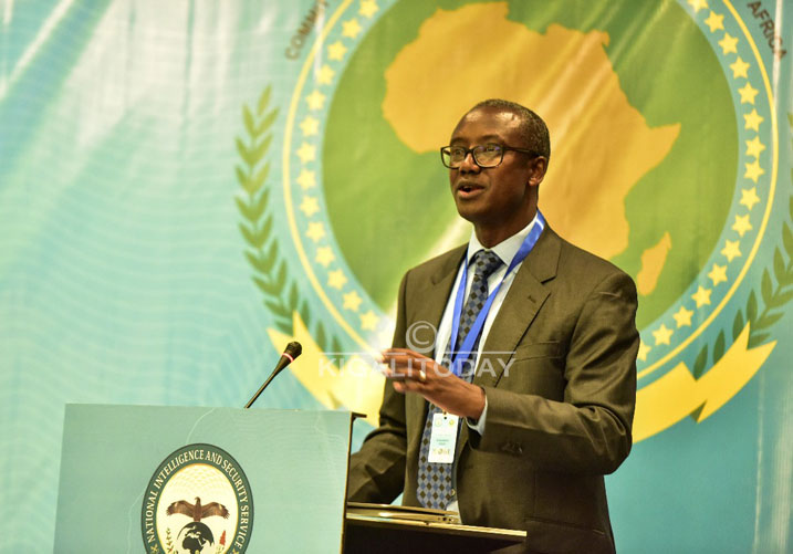 Brig. Gen. Joseph Nzabamwita avuga ko ubukene nabwo buteza umutekano muke