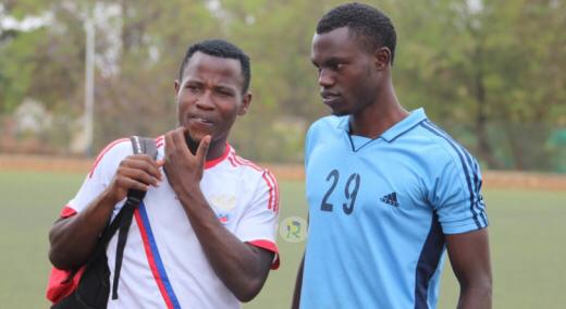 Nduwayo Danny Barthez wambaye umweru yababajwe n'urupfu rwa Niyigaba Ibrahim (bari kumwe mu ifoto)