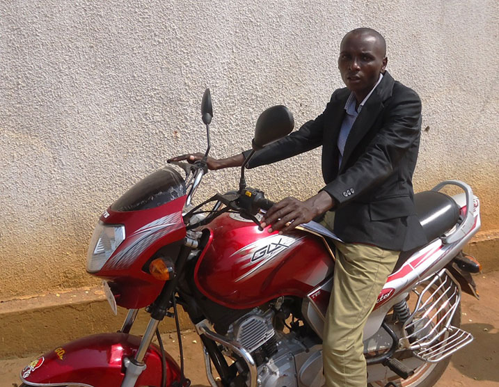 Niyigena amaze gushyikirizwa moto ye yari yibiwe Kimironko igafatirwa i Burundi.