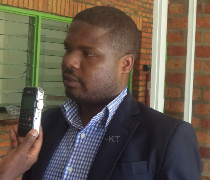 Nizeyimana Abdou, Umukozi ushinzwe Ubuzima mu Karere ka Karongi, asaba abajyanama b