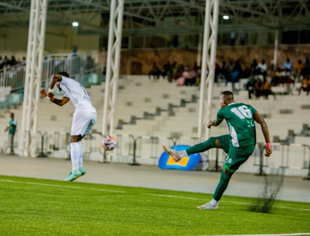 Nizigiyima Karim ni we watanze umupira wavuyemo igitego cya Kiyovu Sports 