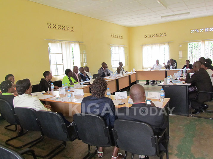 Inama Njyanama na Komite nyobozi mu Karere ka Kayonza bahawe inshingano zo gukurikirana ikibazo cy'aho gare ya Kabarondo izubakwa. 