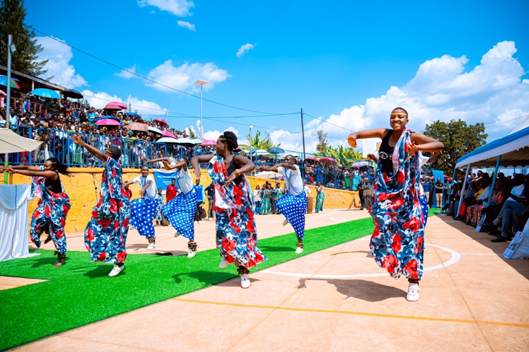 Nk'abandi Baturarwanda, n'impunzi ziridagadura