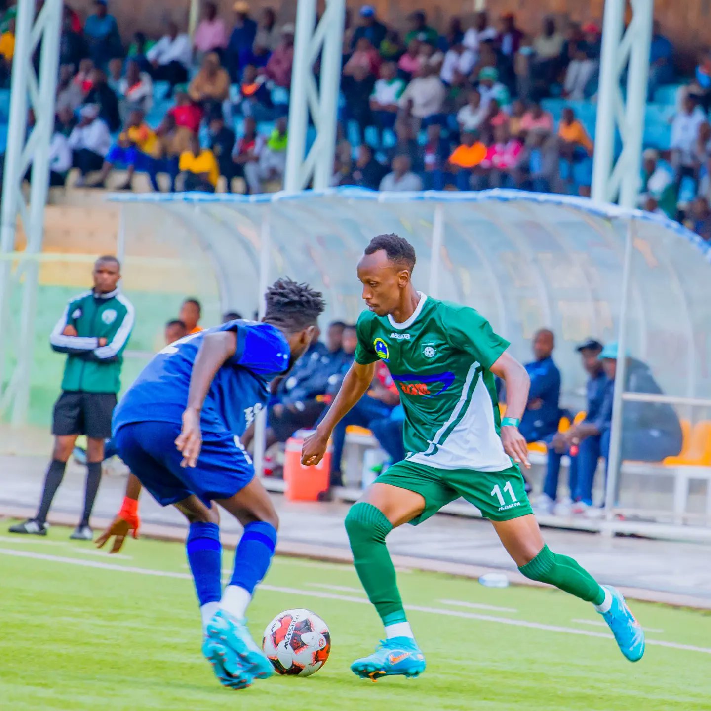 Nkinzingabo Fiston agerageza gucenga umukinnyi wa Police FC