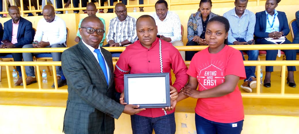 Meya Nkusi yavuze ko umuturage agera ikirenge mu cy'umuyobozi we