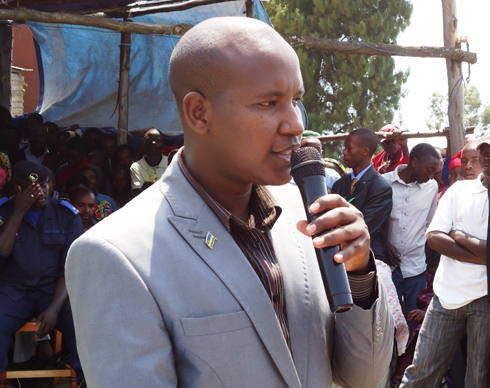 Nkuzabaganwa Vedaste, Umunyamabanga Nshingwabikorwa w'umurenge wa Rwankuba.