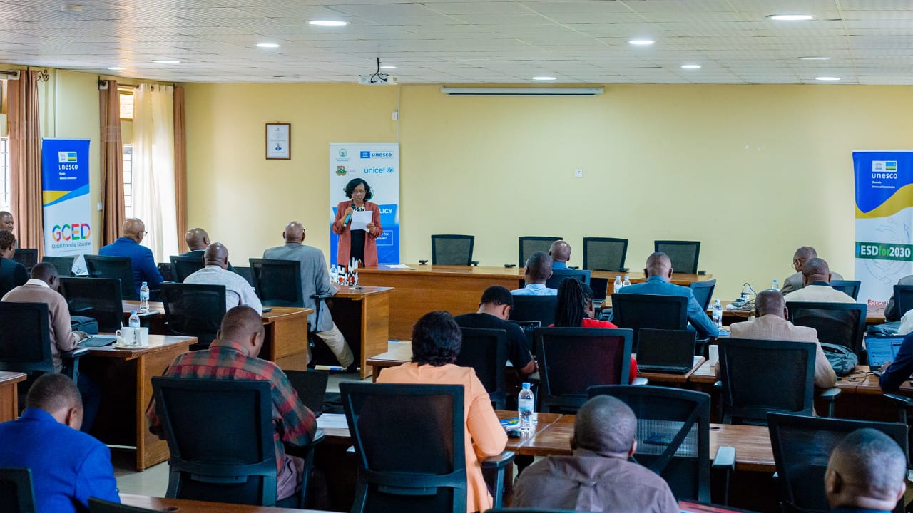 Abanyeshuri bagiye kwiga banashaka ibisubizo by