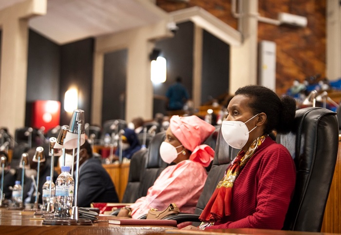 Mu Nteko Ishinga Amategeko abagore bagaragaza ubushobozi bwabo