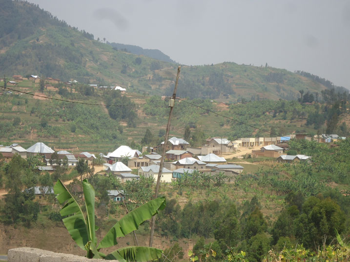 No mu duce tw'icyaro batangiye kwitabira gutura neza. Aha ni mu murenge wa Kageyo.