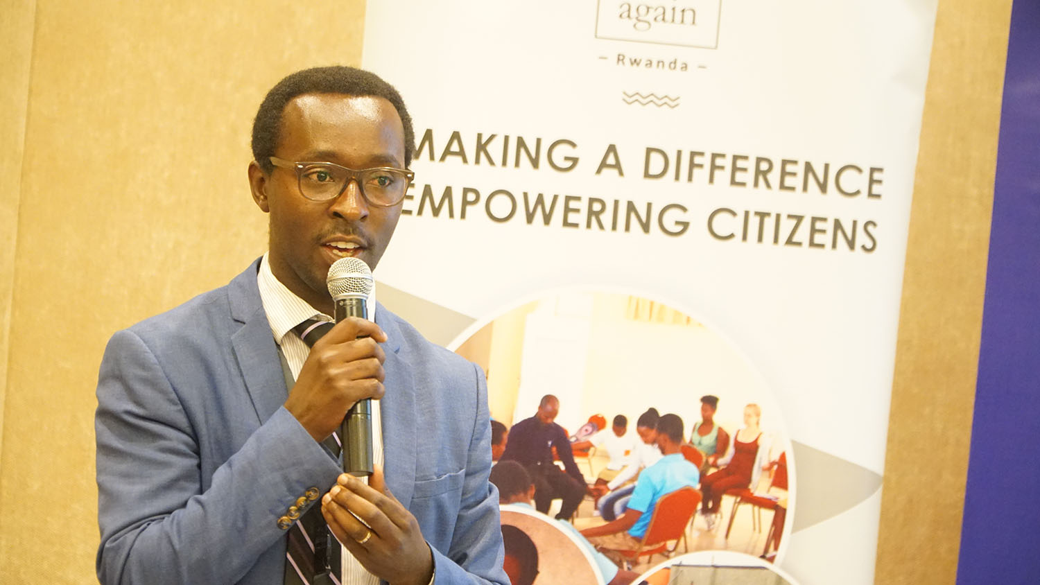 Noel Ntahobari,avuga ko ubushakashatsi bwagaragaje ko abaturage bagitinya kugaragaza uruhare rwabo mu buyobozi bw'igihugu