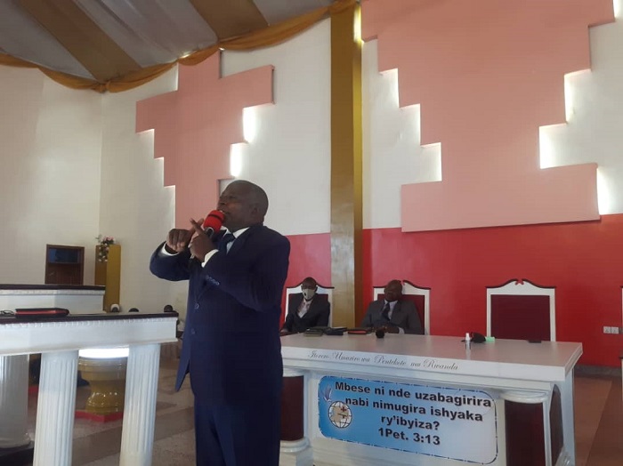 Pasiteri Majyambere wa Umuriro wa Pantekote avuga ko Imana yicishije bugufi kugira ngo yigishe abantu guca bugufi