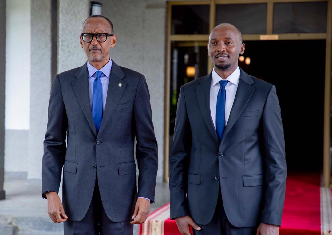 Dr Nsanzimana Sabin warahiriye kuba Minisitiri w'Ubuzima yafashe ifoto hamwe na Perezida Kagame