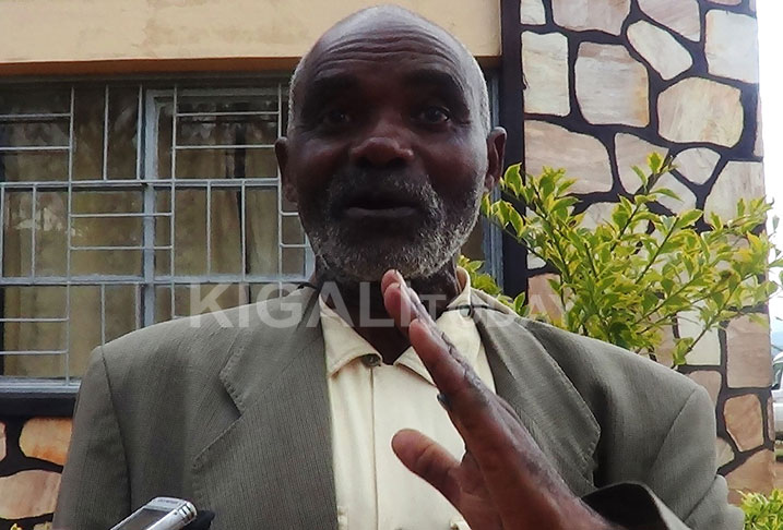 Nsengimana avuga ko Kambanda akimara gutinyura abaturage gukoresha imbunda havutse umutwe w'interahamwe witoza kwica abatutsi.