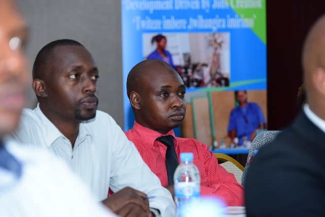 Nzabandora Abdallah wambaye ishati itukura niwe Muhuzabikorwa wa NEP muri WDA