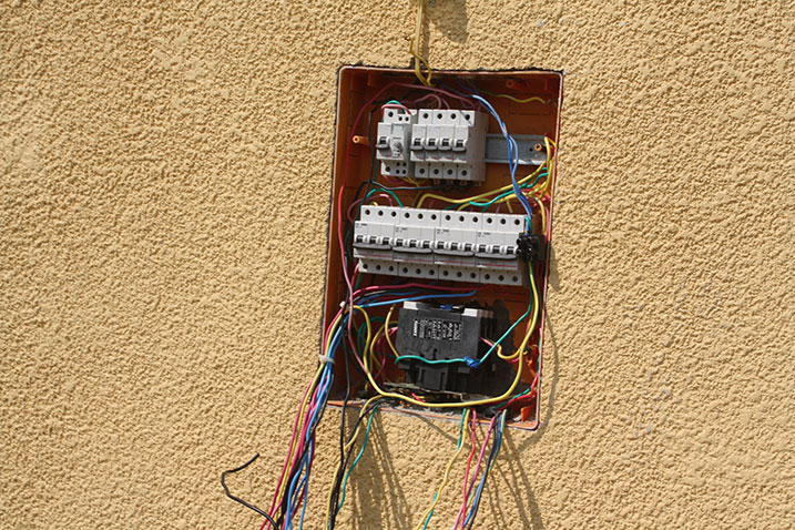 Nta mazi arashyirwa mu ruganda n'ingufu z'amashanyarazi ntizihagije.