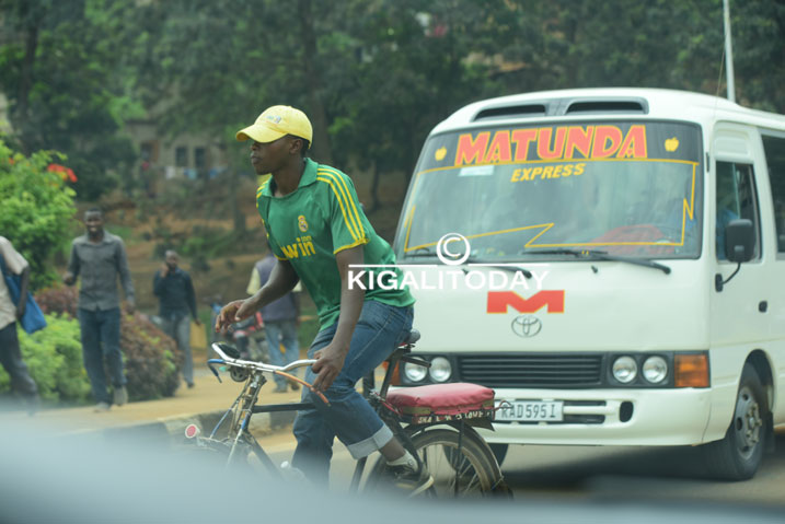"Nta munyonzi upfa..." Uyu arakatakata mu modoka Nyabugogo ntacyo yitayeho.