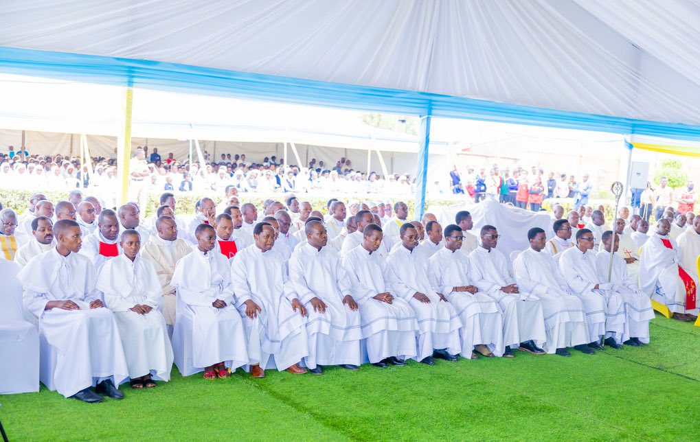 Abapadiri benshi babarirwa muri 300 bitabiriye ibi birori