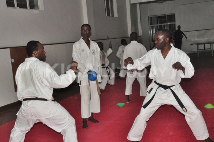 Nta mutoza wa Karate watyitoza atarayize.
