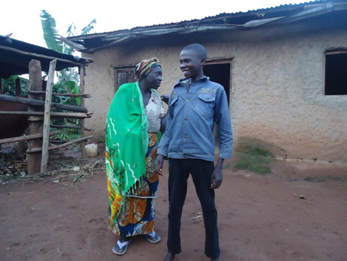 Ntawigira na nyina mu rugo iwabo