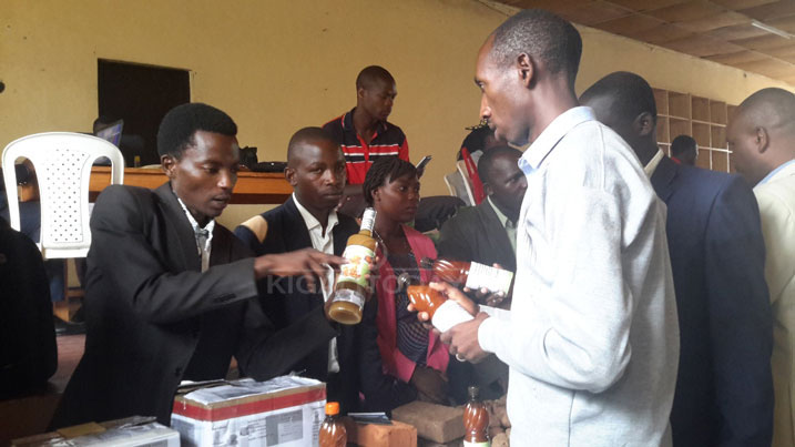 Ntezimana w'i Musanze yereka abantu inzoga akora mu bijumba 