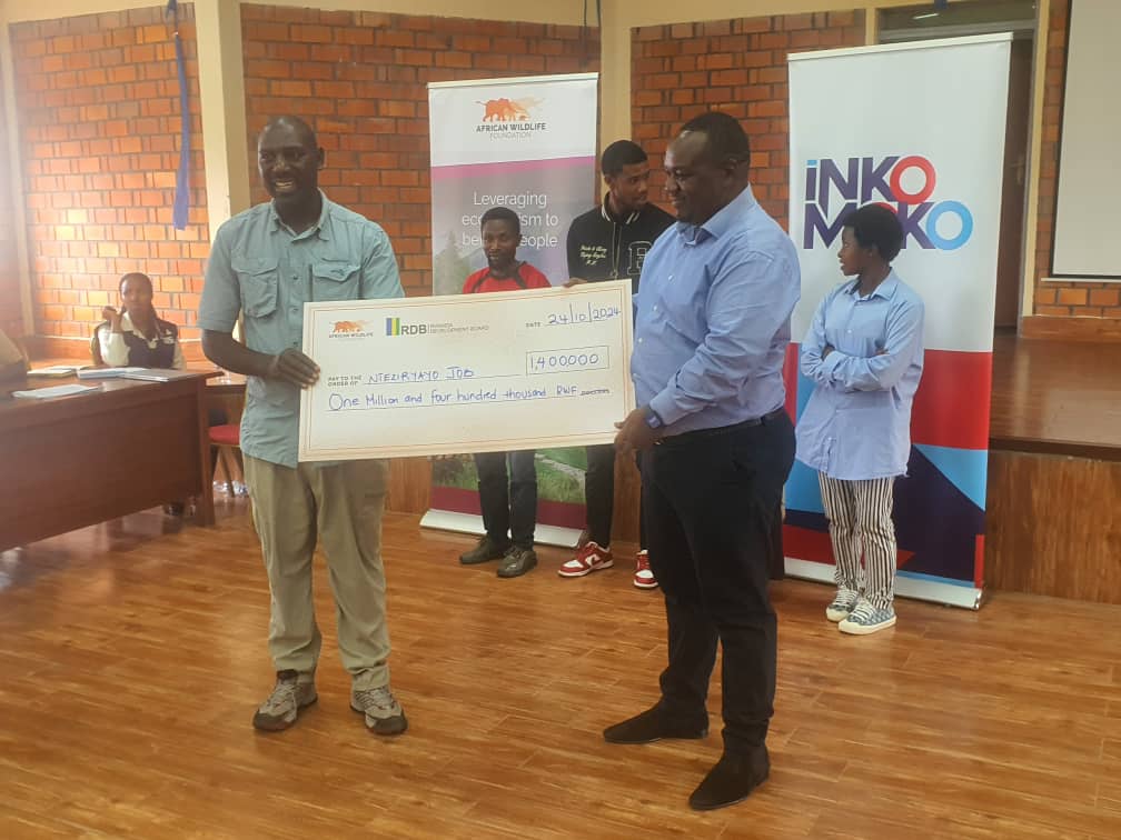 Nteziryaho Job ufute umushinga wahize indi yahembwe miliyoni imwe n'ibihumbi 400FRW