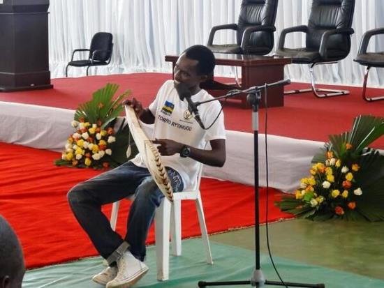 Intore Rugira Divin ati: "Mureke mbakumbuze uko ababaga bari ku ruygerero"/ Photo: RwandaLoGov