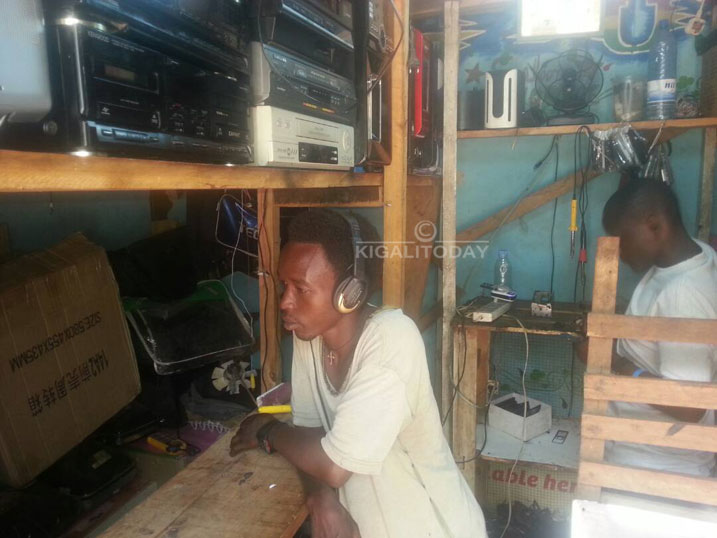 Hari abasigaye barabonye imari mu bikoresho bishaje bakabigurisha aho gukomeza kubibika