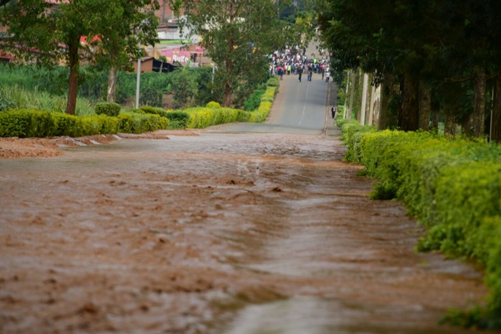 Nyabarongo yaruzuraga ingendo zigahagarara