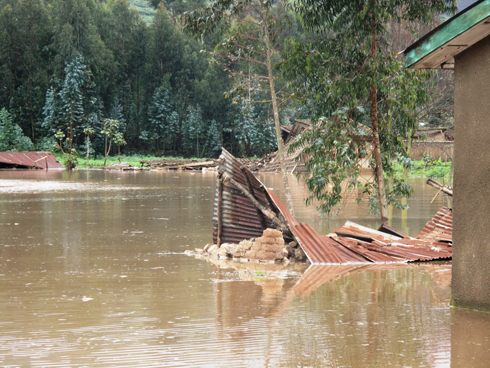 Abaturage benshi basizwe iheruheru n