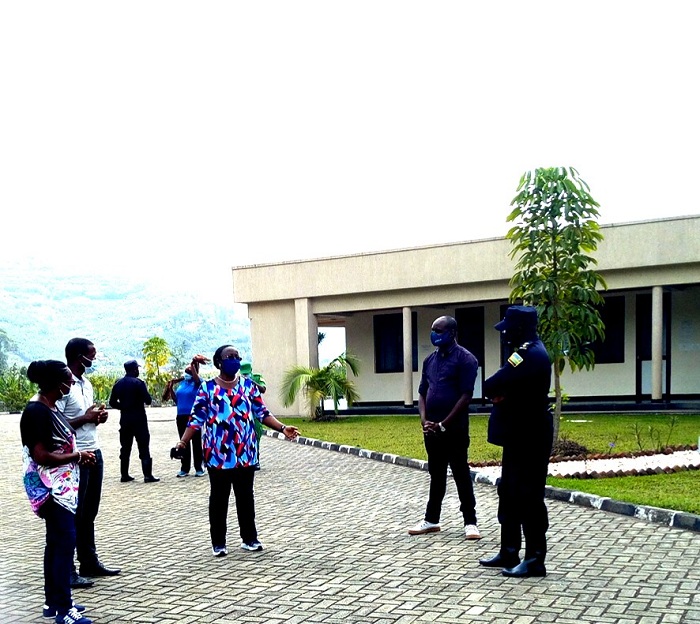 Minisitiri w'ibidukikije Dr Mujawamariya Jean D'Arc nyuma y'umuganda yasuye ibikorwaremezo binyuranye mu Karere ka Nyabihu