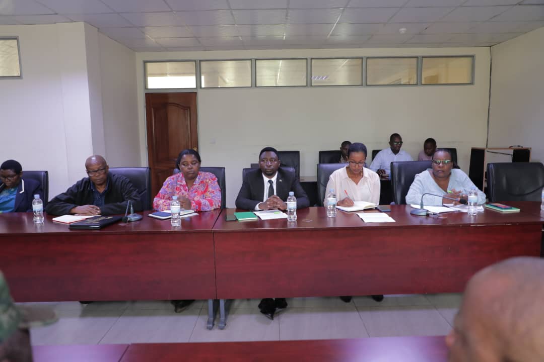 Itsinda rigizwe n'Abadepite batandatu mu bagize Ihuriro FFRP barebera hamwe n'inzego zitandukanye z'i Nyabihu uko hanozwa ingamba zo kurandura igwingira mu bana