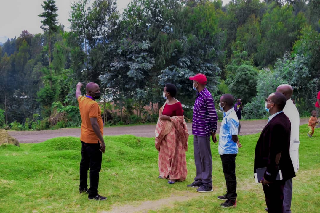 Baganiriye no ku bindi bikorwa remezo bagiye gukorera icyo kigo birimo kukizitira mu buryo bujyanye n'igihe