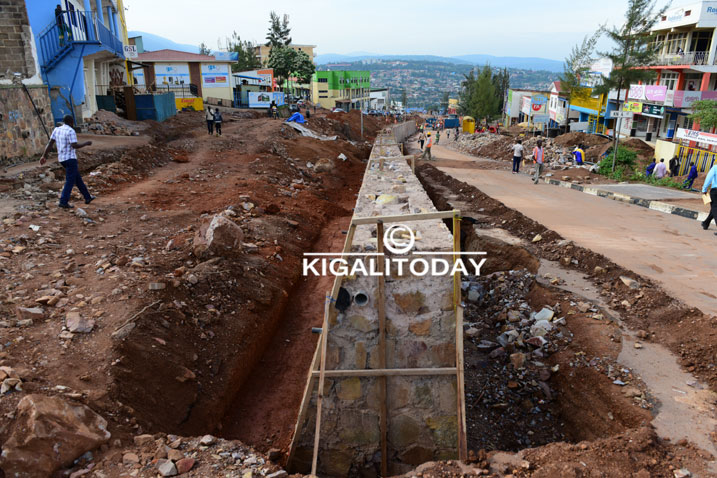 Urwo rukuta narwo ruhereye hasi mu butaka.