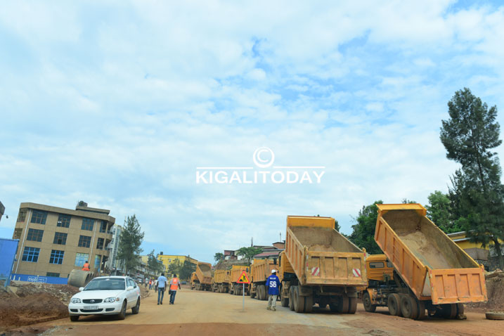 Iyo nzu iri iburyo niyo yahoze ikorerwamo na sosiyete ya Tigo Rwanda.