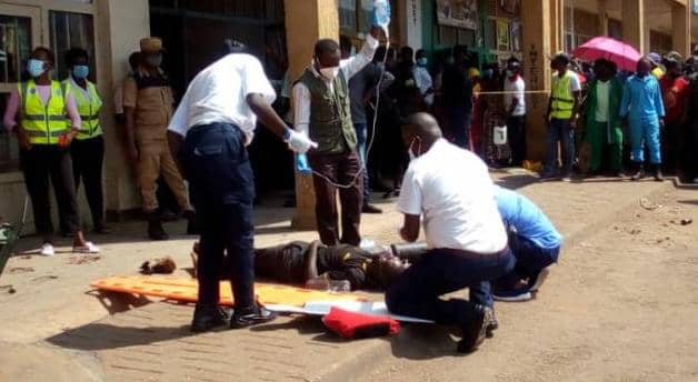 Abaganga bakora ubutabaze ku wari umaze guhanuka