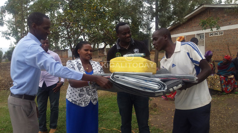 Abahawe ubufasha inzu zabo zasambuwe n